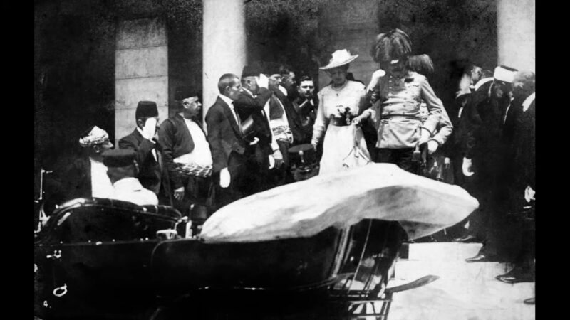 Sarajevski atentat je atentat na Franca Ferdinanda 28. juna 1914. koji je pokrenuo Prvi svetski rat